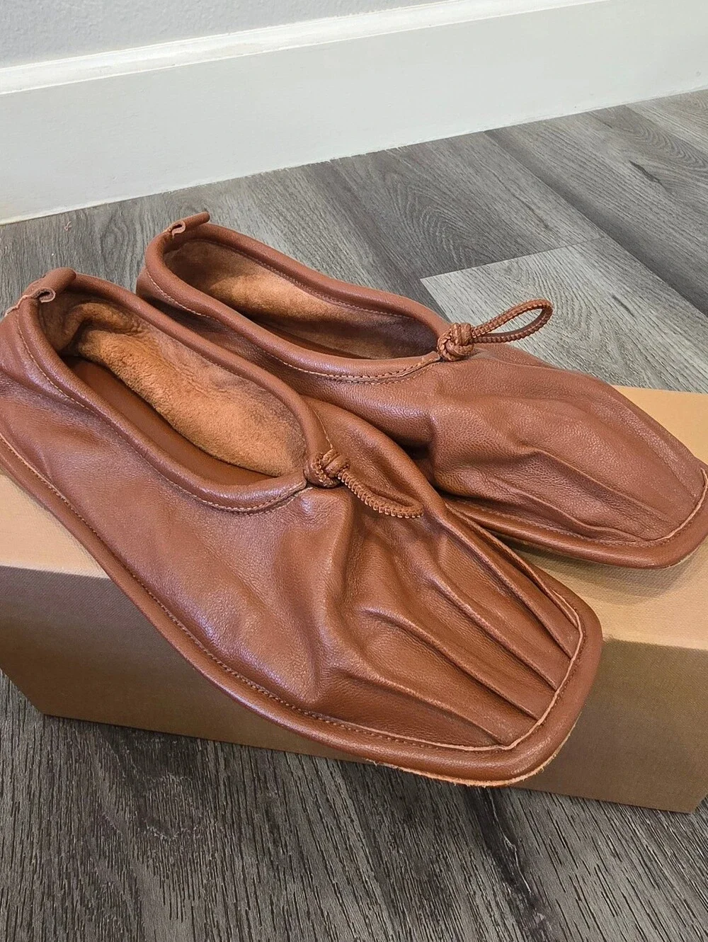 HEREU Puntera Pleat-Toe Leather Ballet Flats Chestnut Brown Size 35 / US 5